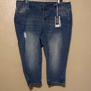 Rampage size 20W Medium Blue Cropped Jeans NWT